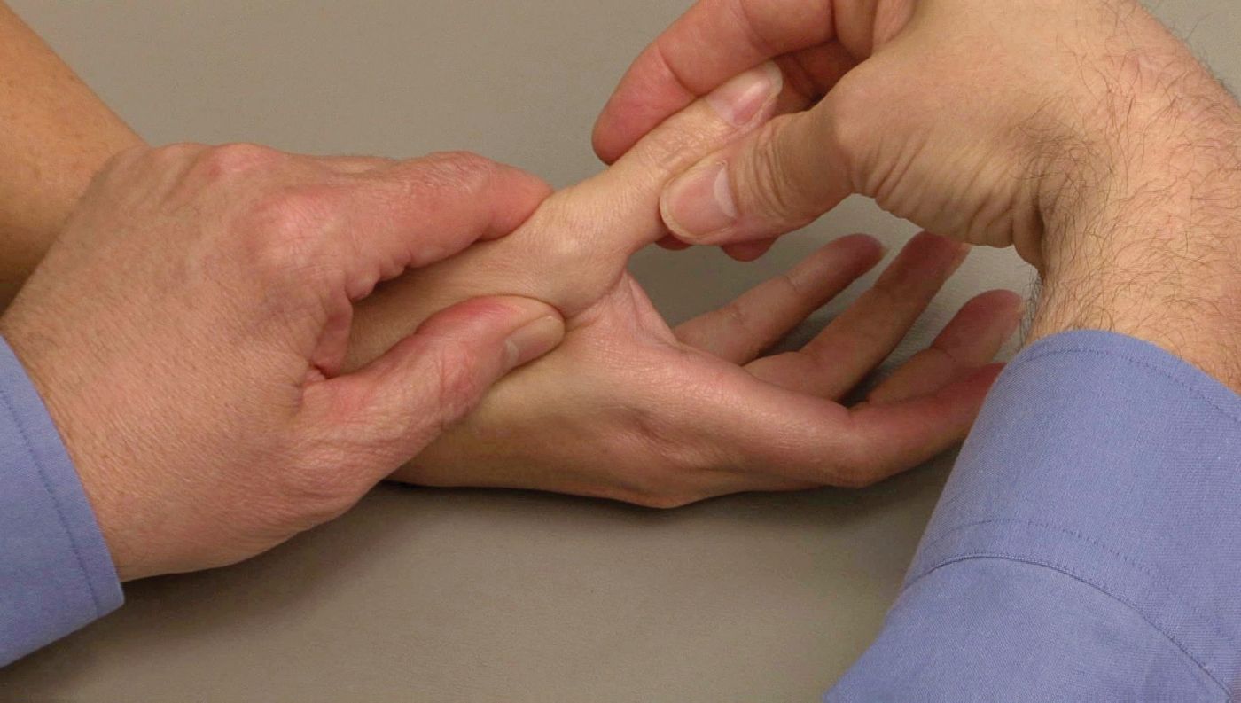 Sprained thumb: Treatment, recovery, and symptoms